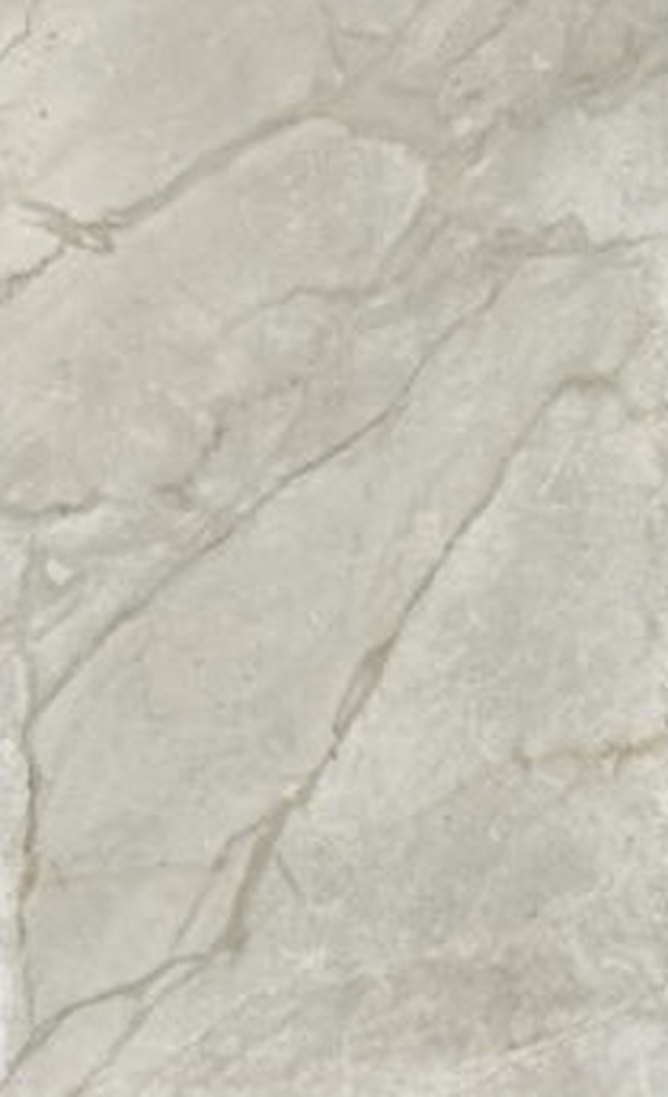 Muestra del porcelanato italiano Greige di Trevi, de vetas suaves en tonos grises y arena