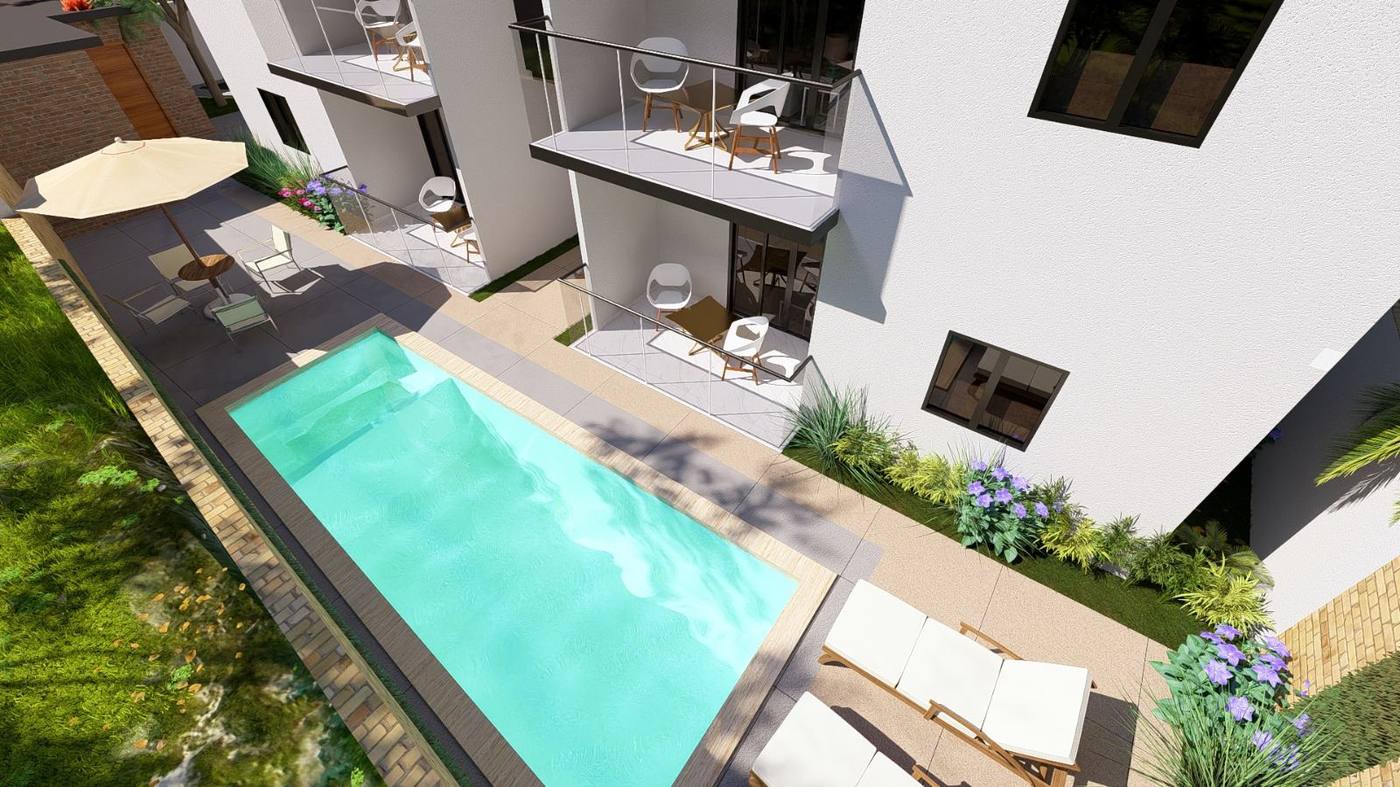 Balcones con baranda de vidrio sobre el área de piscina